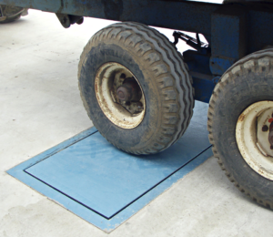 Wheels on a vehicle weighing axle pad