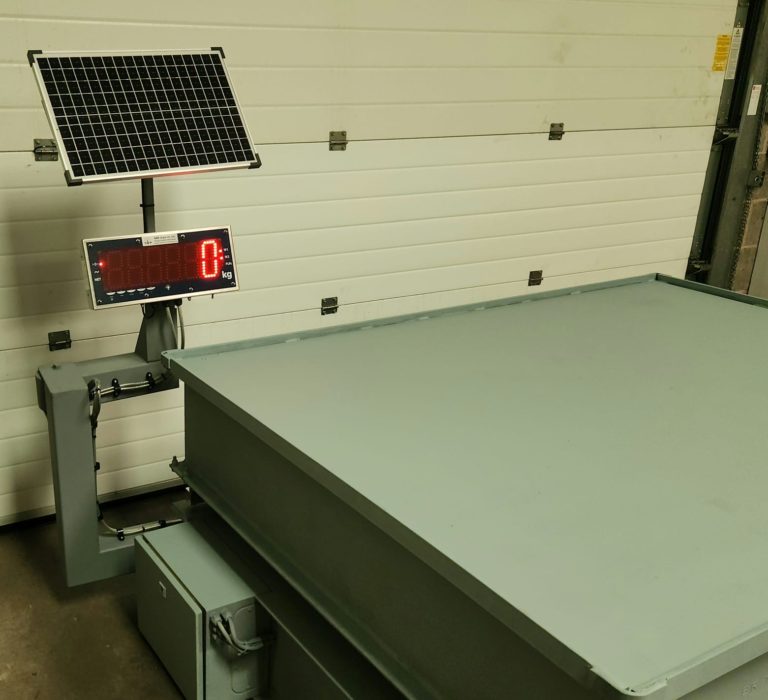 Image of a platform scale with a large digital display